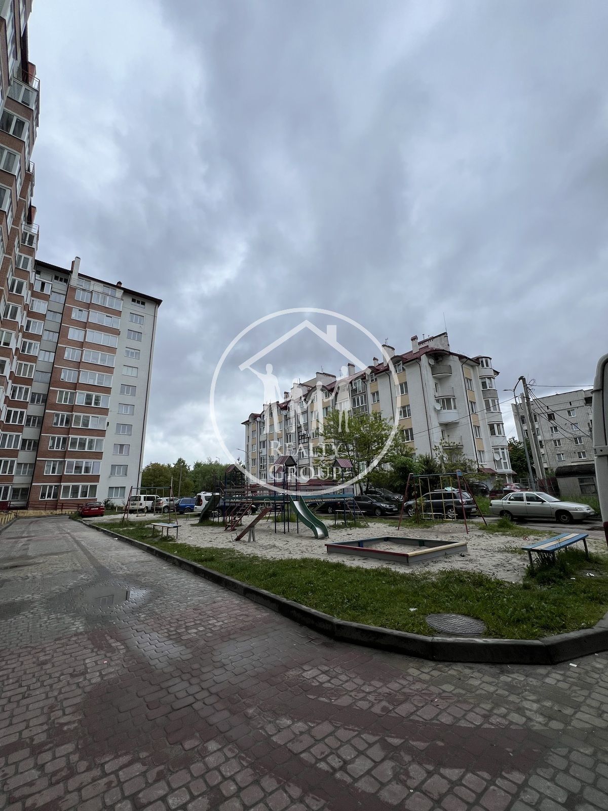 Продаж 2 кімнатної квартири 69 кВ.м53000