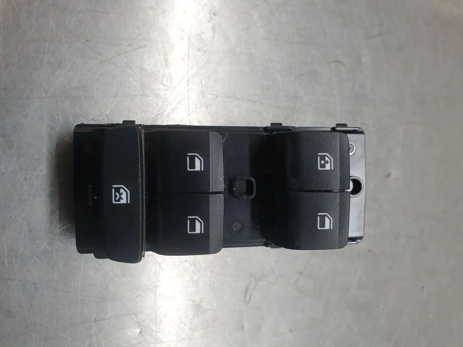 Comando / botão / interruptor vidros frente esquerdo HYUNDAI i20 (BC3,