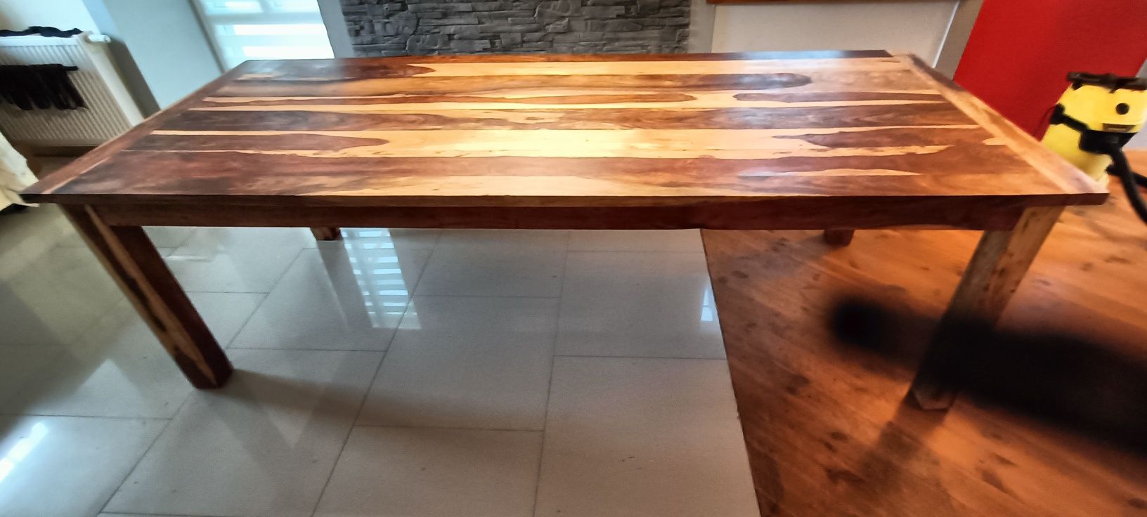Stół ręcznie robiony z palisandru