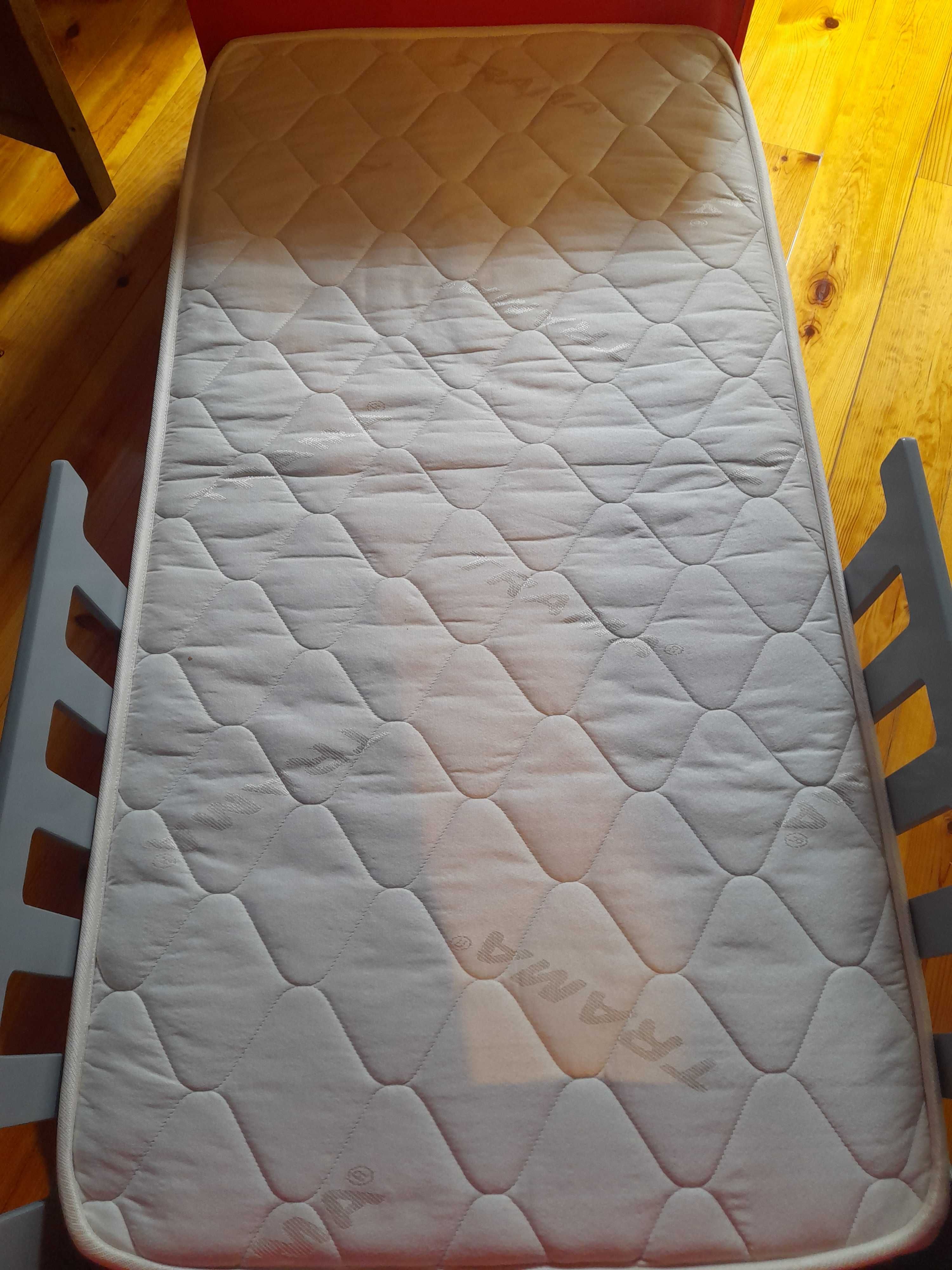 Cama infantil em forma de camião dos bombeiros + colchão