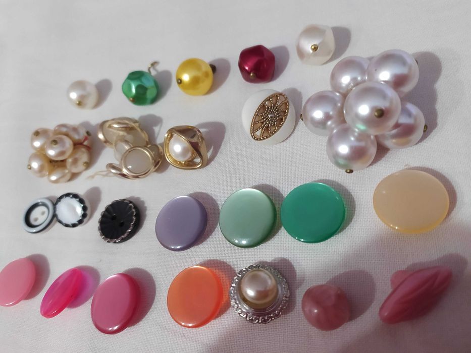 пуговицы, крючки большие, пряжки, кружева, нашивки