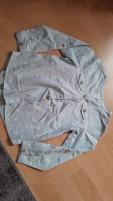 Błękitna koszula w kropki 110