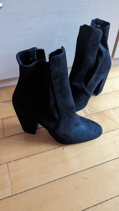 Черевички, сапожки. Нові. Весна- осінь. Замша