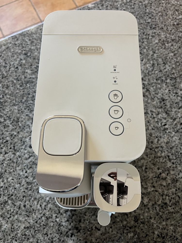Vendo Maquina Nespresso Lattissima One Evo Branca