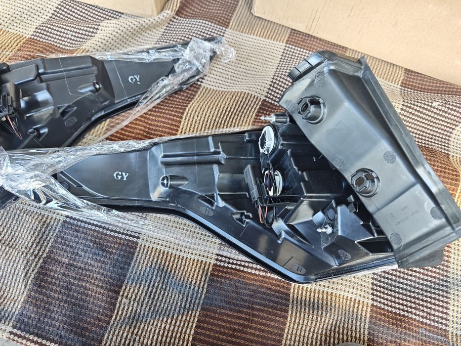 Продам два нових фоняря на Форд ескейп 2016-2019 рік.