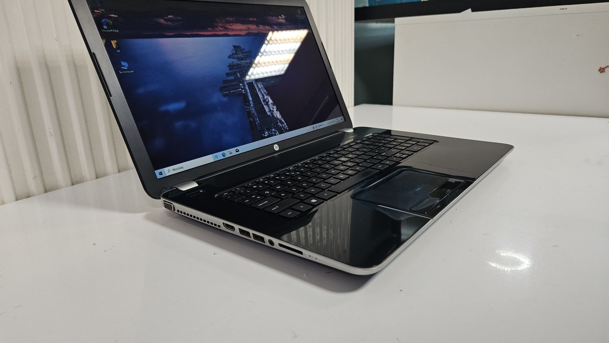 Duży HP Pavilion 17 17,3/A8-5500M/12GB/256SSD/WIN10