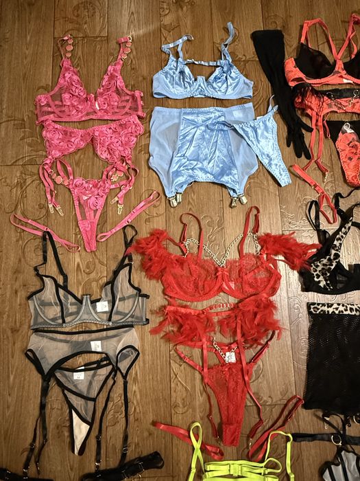 Комплект еротичної білизни труси ліф гартери пояс перчатки белье