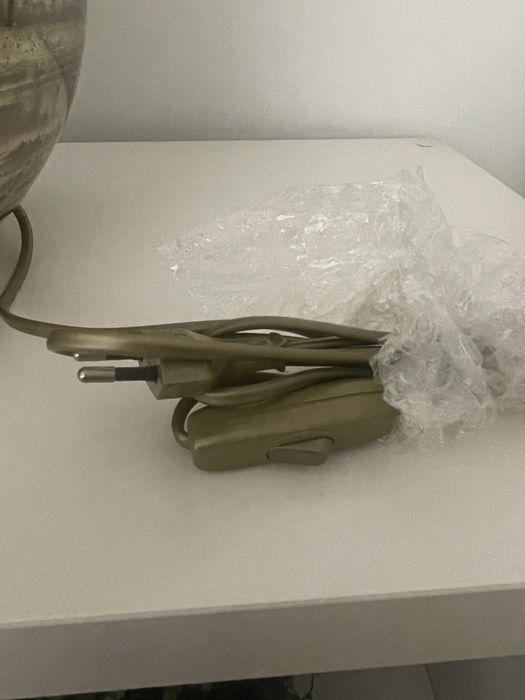 Ceramiczna lampa stołowa bez abażuru