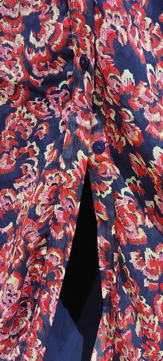 Vestido estampado rosa e azul da Cortefiel