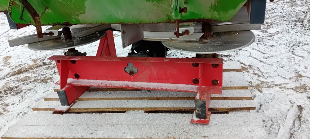 Rozsiewacz  nawozu 1000 kg