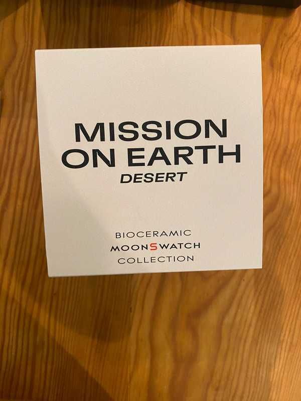 Omega x Swatch SO33T103 Desert  Biokeramik piaskowy z złotymi detalami