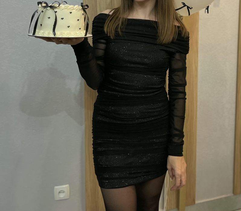 Сукня вечірня чорного кольору блискуча