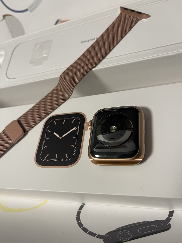Apple Watch 5 40 мм gold alu