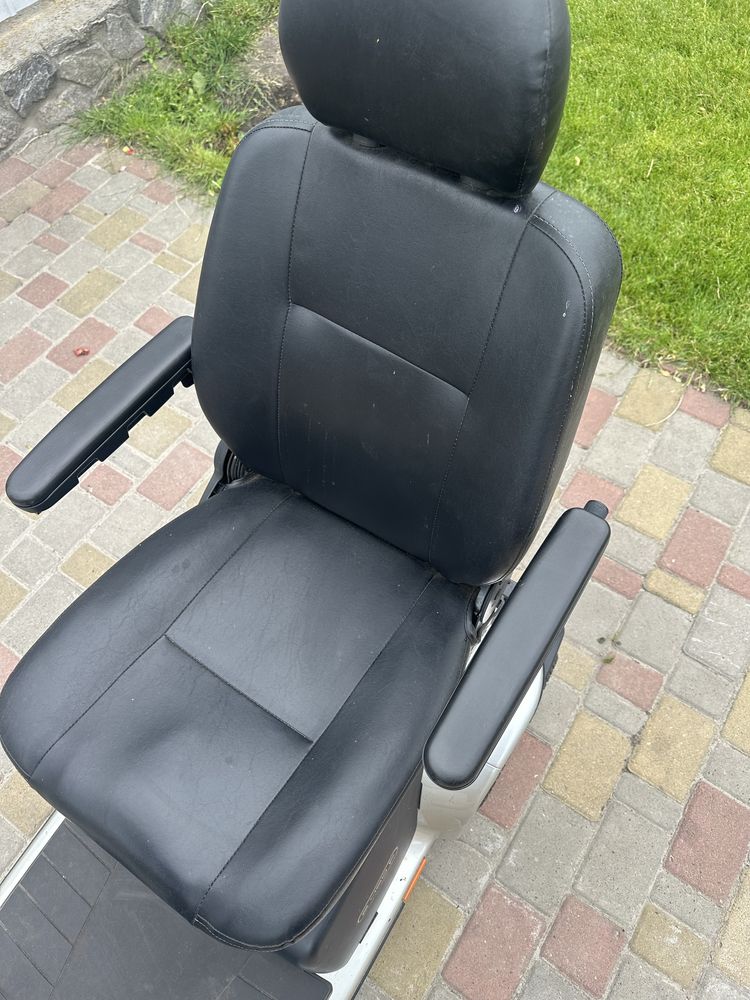Електромобіль E450F