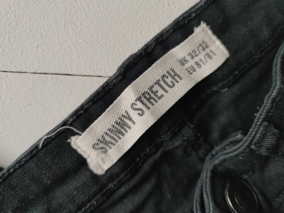 Czarne rurki spodnie z lampasem streach r. 40 New Look