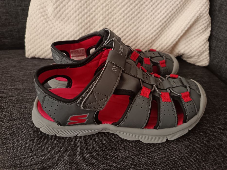 Vende-se sandalias NR. 32 da Shekers.