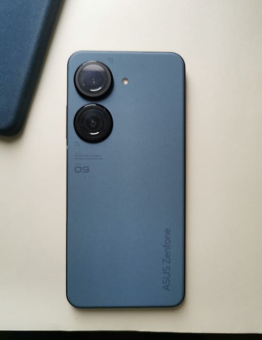 СУПЕРкомпакт ASUS ZenFone 9 смартфон