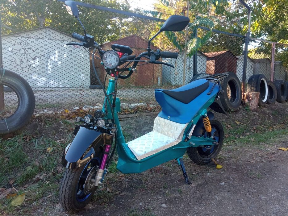 Электроскутер, 50 кмч, до 100км с зарядки.