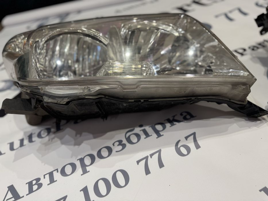 Фари передня оптика Toyota Land Cruiser 200. Тойота 200. Розборка.