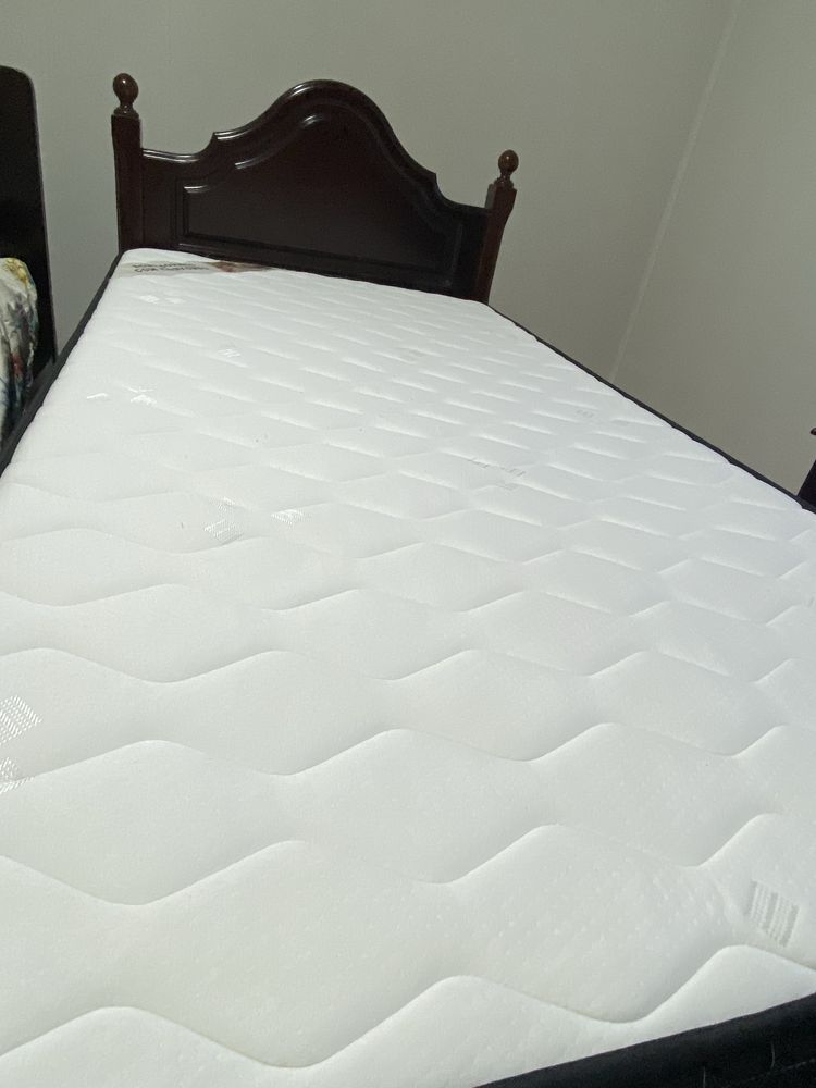 Vendo Cama de solteiro com colchão - Ótimo Estado
