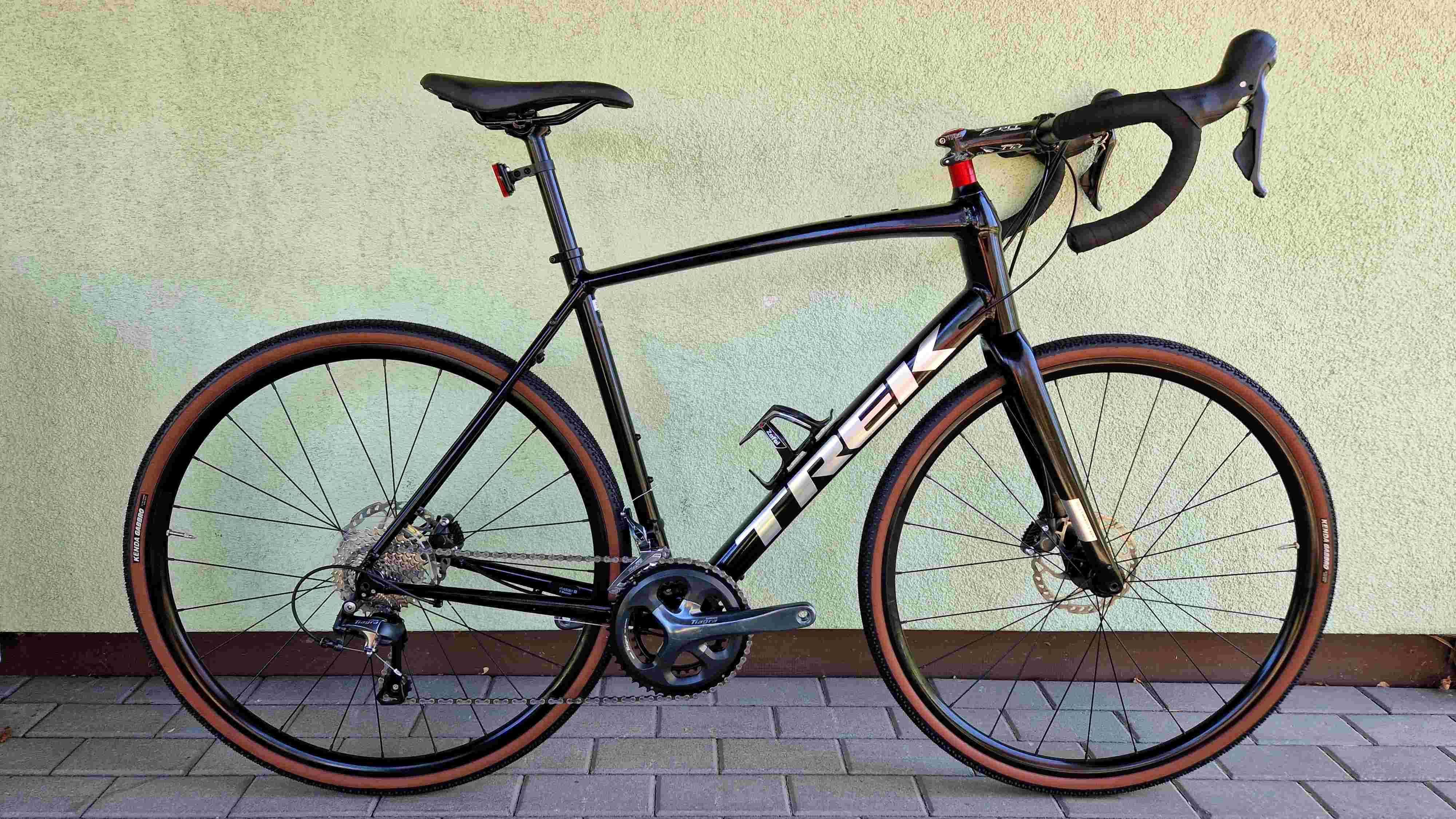 TREK domane AL4 alu CARBON hydraulika gravel sztywne osie r58