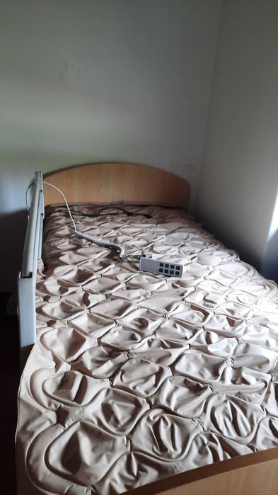 Cama articulada elevatória elétrica