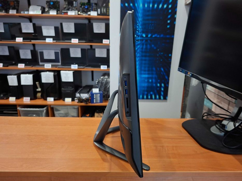 Komputer Lenovo All in One I5 , SSD , Windows 11