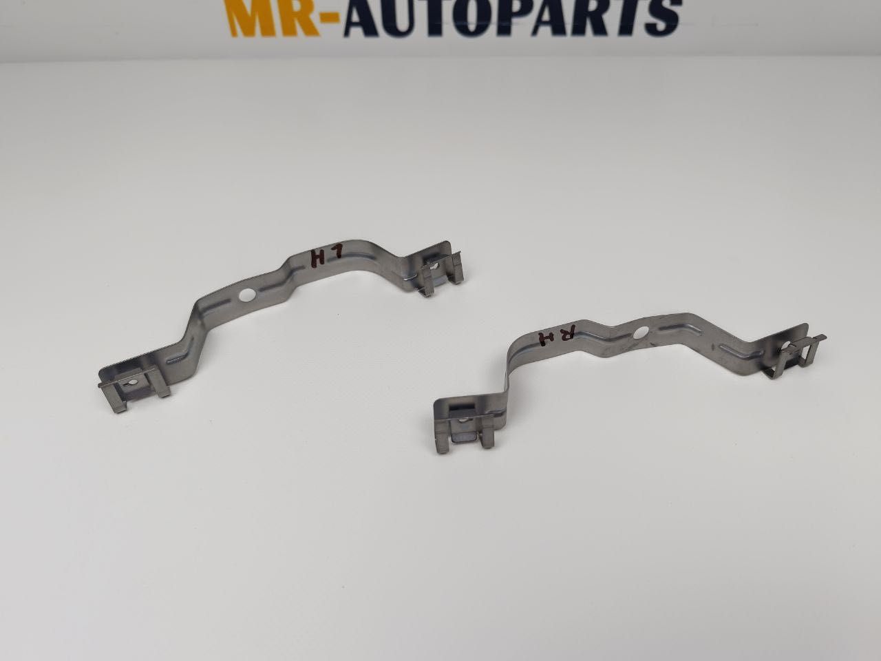 Кронштейн підкрилка перед LH RH Tesla M 3 1104540-00-B 1104541-00-B