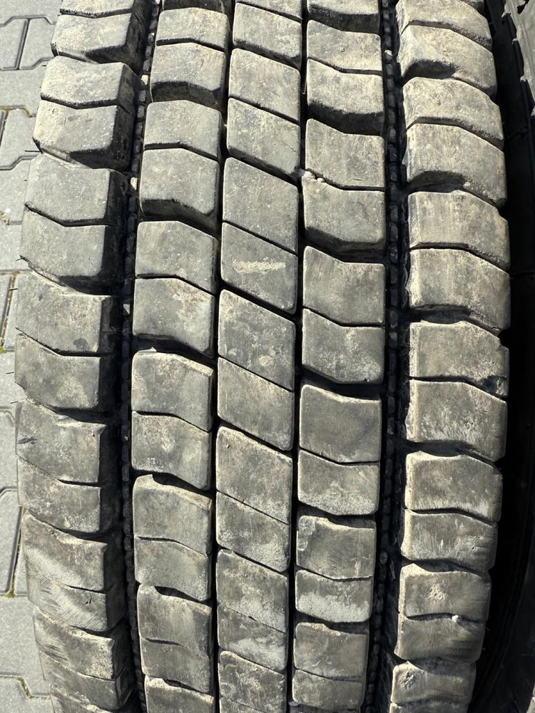 Opony 215 70 R 17,5 Continrntl 2szt