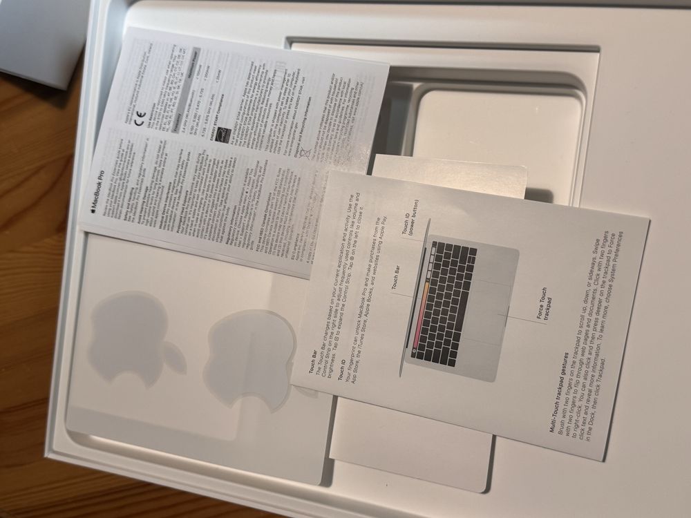 Macbook Pro 13” stan idealny 250 GB Touch bar