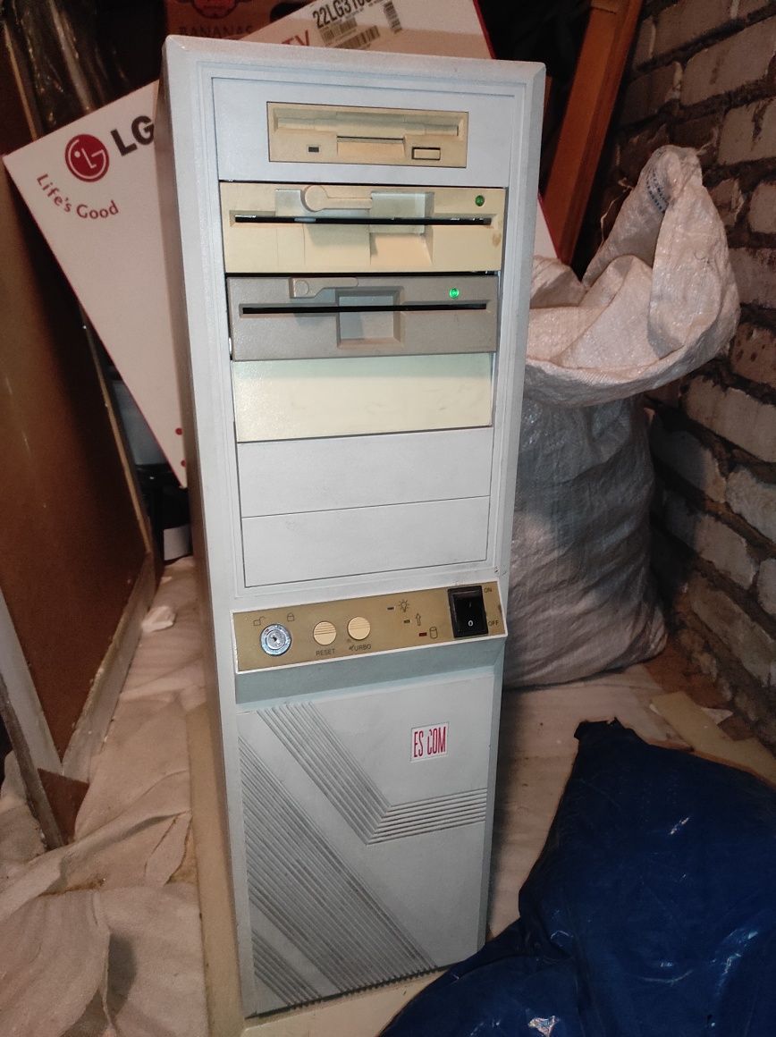 Komputer stacjonarny 386DX Escom Zabytek dobry do Muzeum
