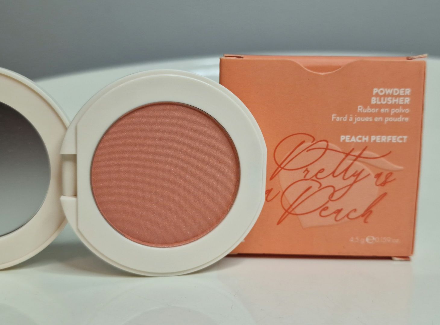 Brzoskwiniowy Róż Peach Perfect Powder Blusher Farmasi