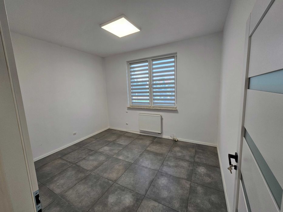 Lokal usługowy, kilka pomieszczeń do własnej adaptacji