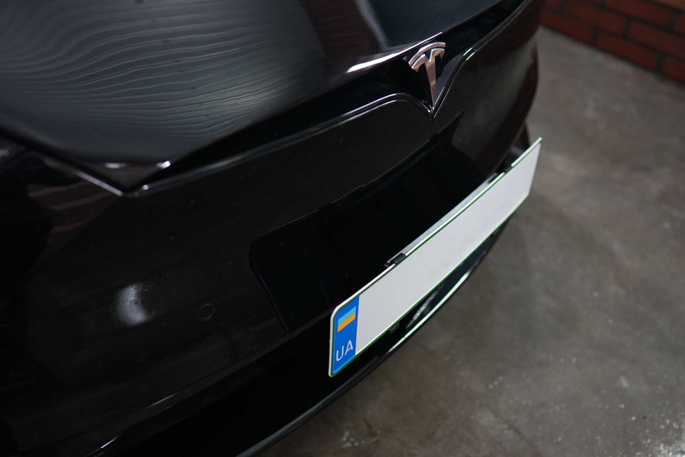 Крепление под номер знак Tesla Model S X Plaid (Номерная рамка)