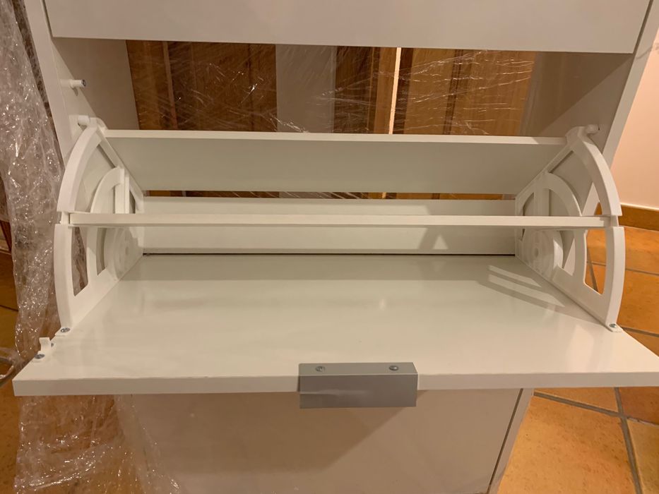 Sapateira em branco com 3 portas