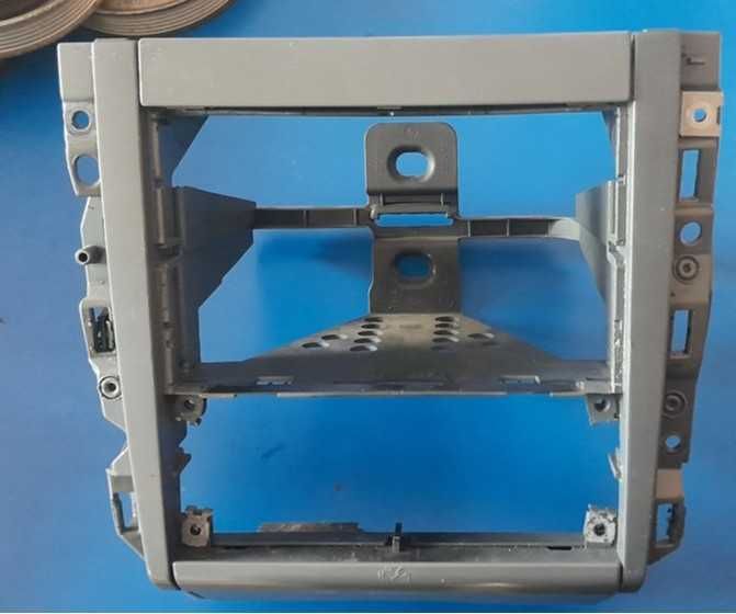 Konsola środkowa ramka radia stelaż kosz Vw Golf mk4 IV 1J1'858069F