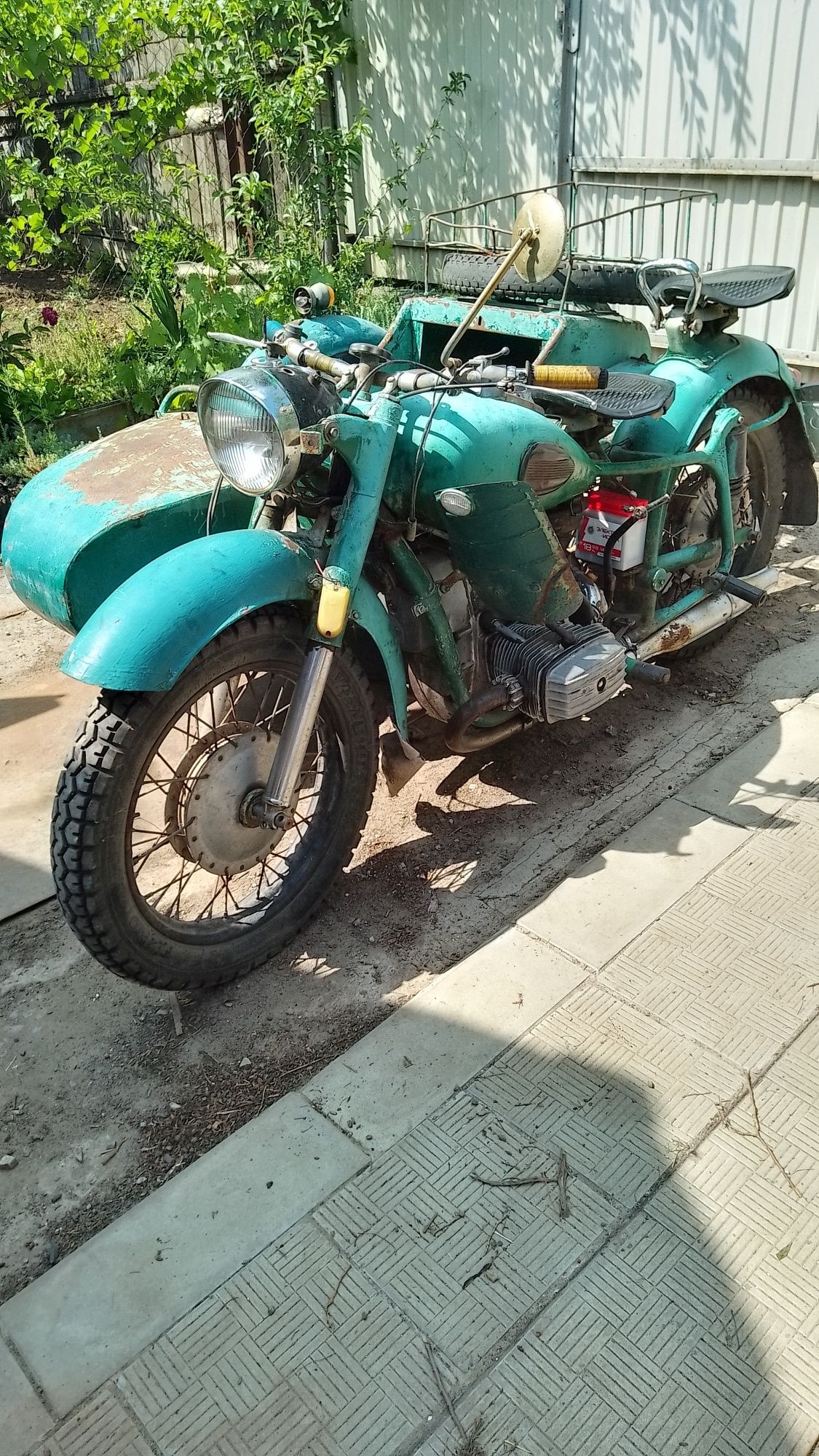 Мотоцикл К650 1971 года. Зеленый