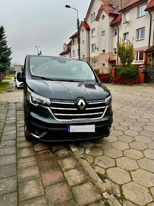 Wynajem busa Renault Trafic – 9 osób – 250 zł od pierwszej doby.