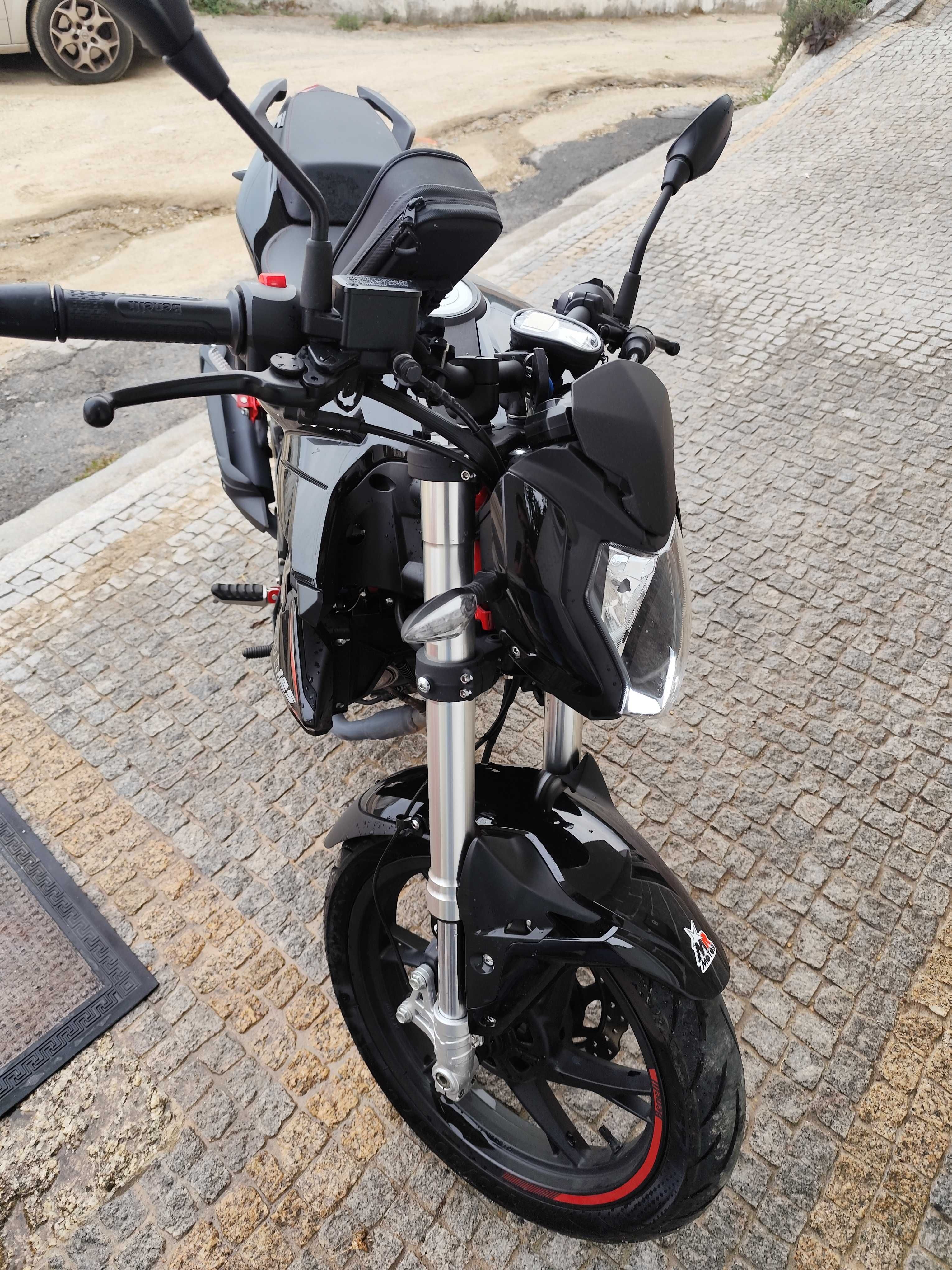 Benelli BN 125 em excelente estado.