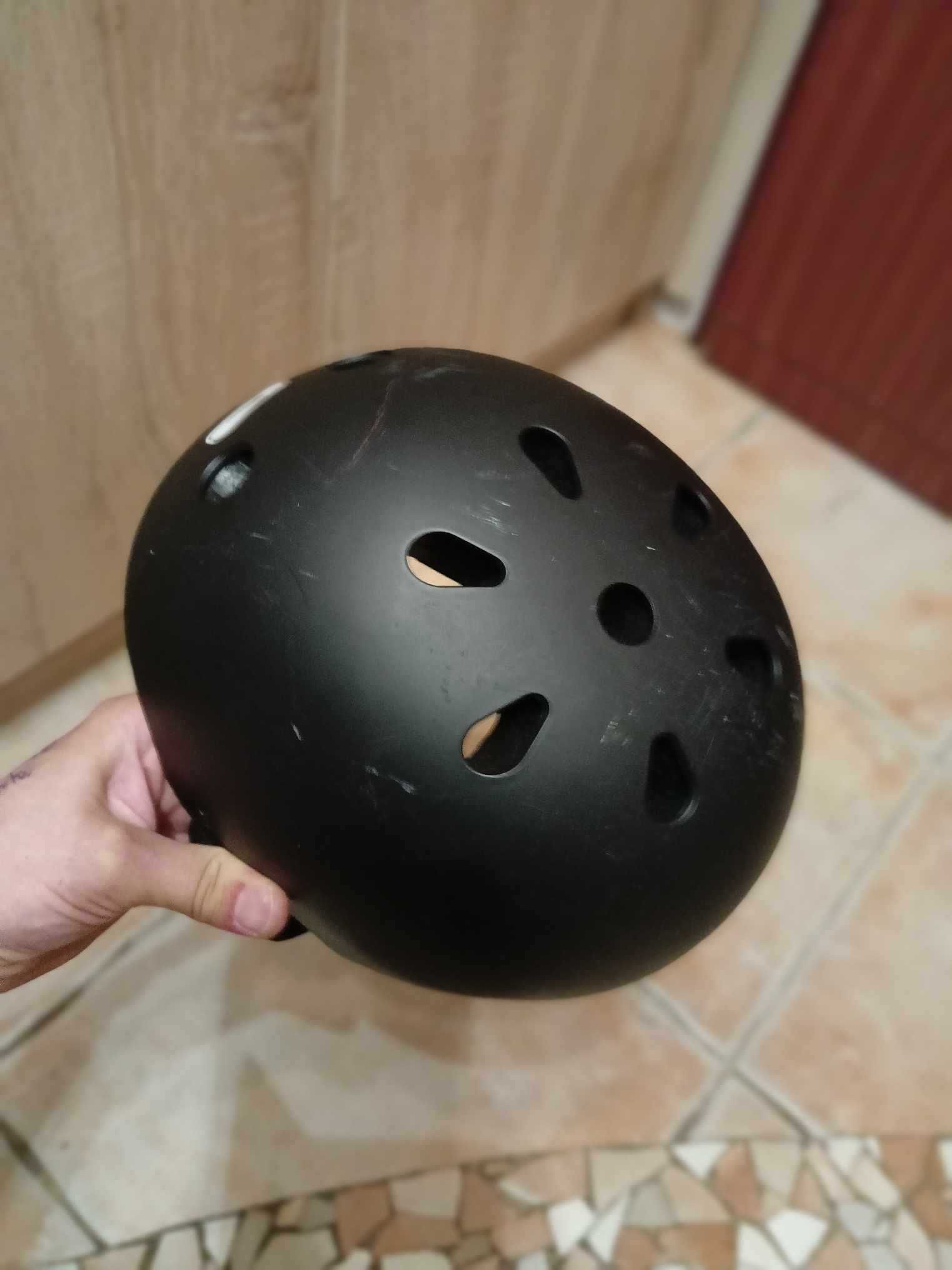 Kask ochronny z lampką LED dla dziecka na rower,rolki S/M (48-54cm)