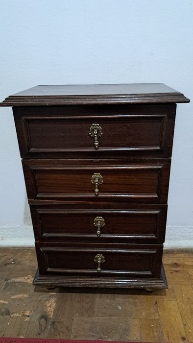 Movel antigo madeira escura trabalhada