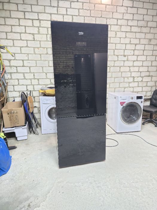 Холодльник beko CNE520 чорне скло широкий