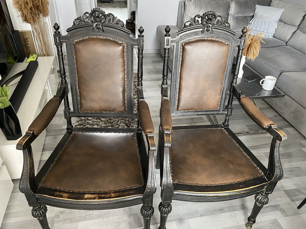 Dwa Duże fotele - trony