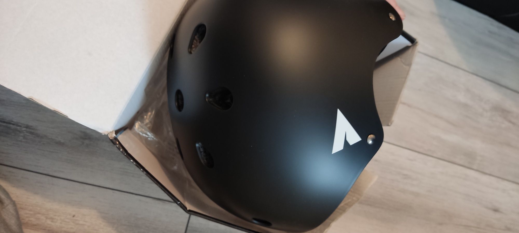 Kask z lampką LED r m 54-59 na rower rolki
