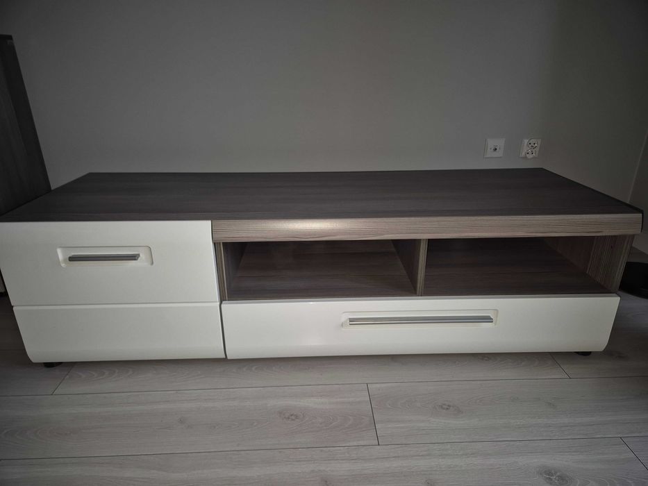 Meble i stół  do salonu