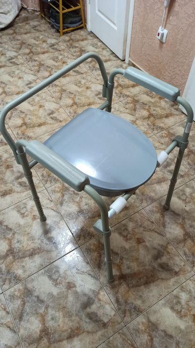 Стул-туалет  с санитарным оборудованием регулируемый