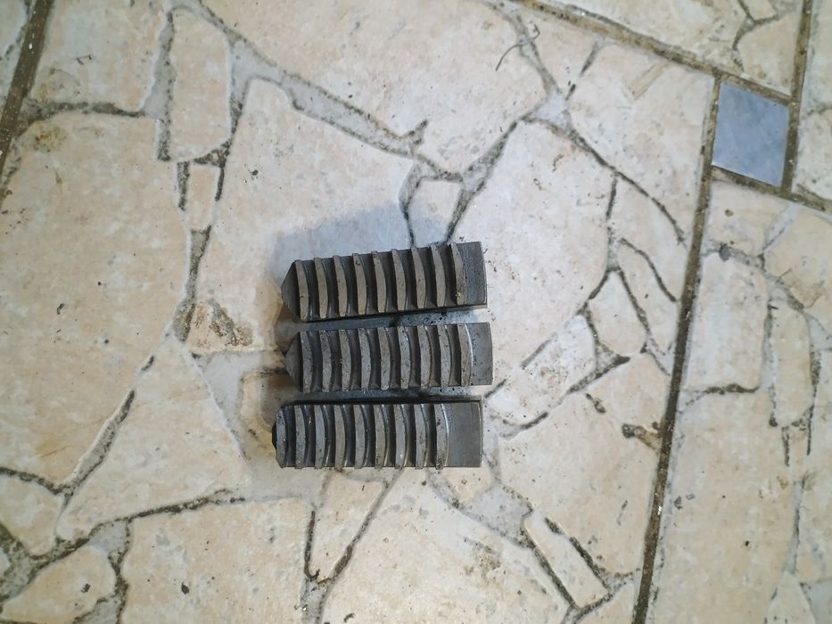 Szczęki do uchwytu tokarskiego 200 bison nowe lewe