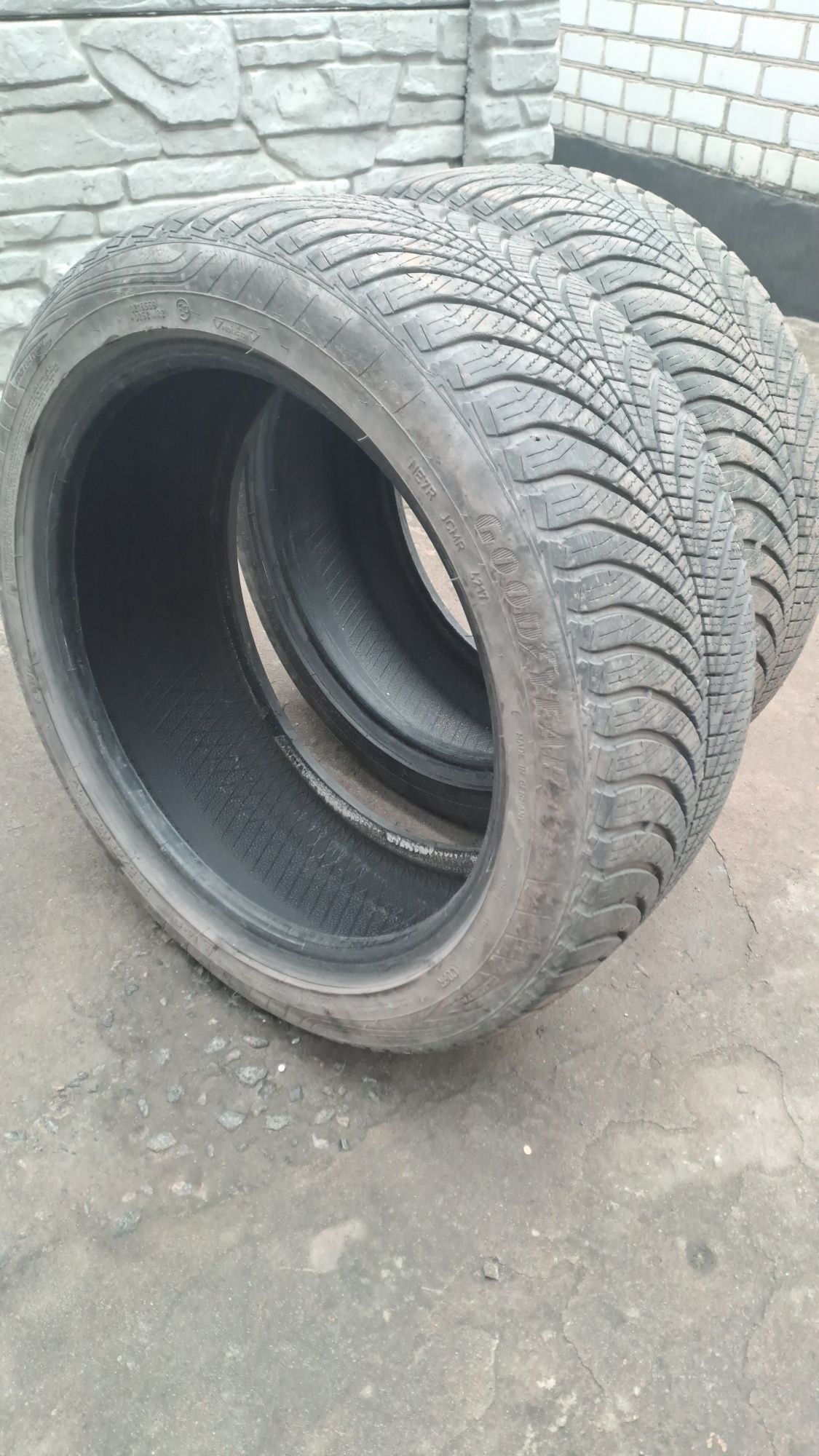 Продам резину Goodyear vector 4 sesons