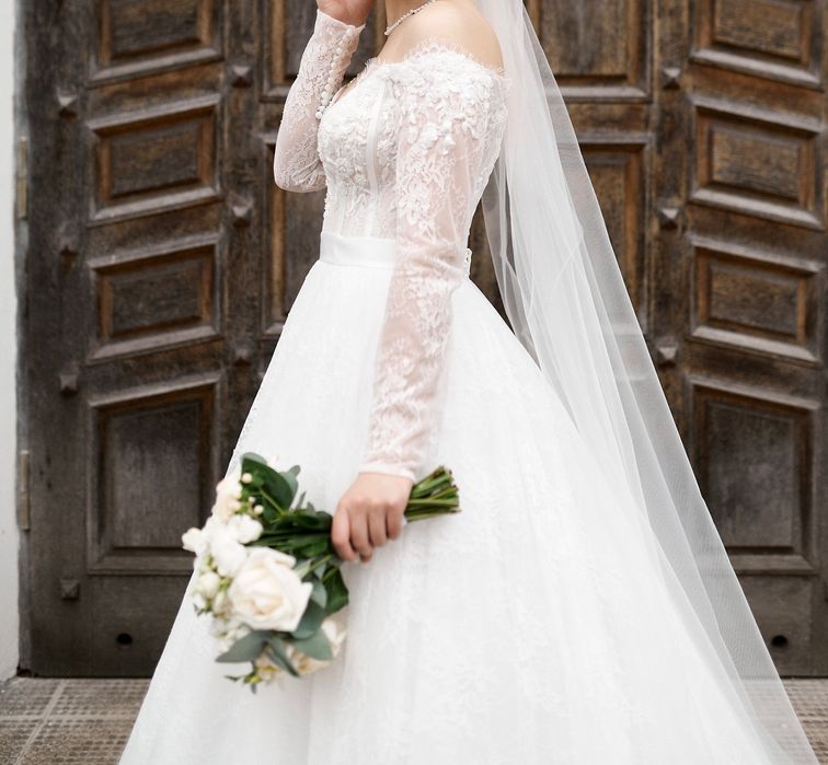 Продам неймовірну весільну сукню. Після хімчистки в ідеальному стані