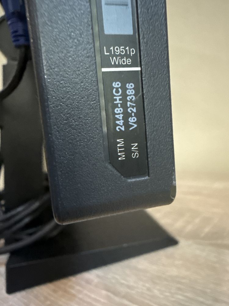 Monitor Lenovo 19 cali ThinkVision